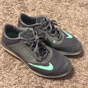 NIKE BLUE AND GRAY TENNIS SHOES